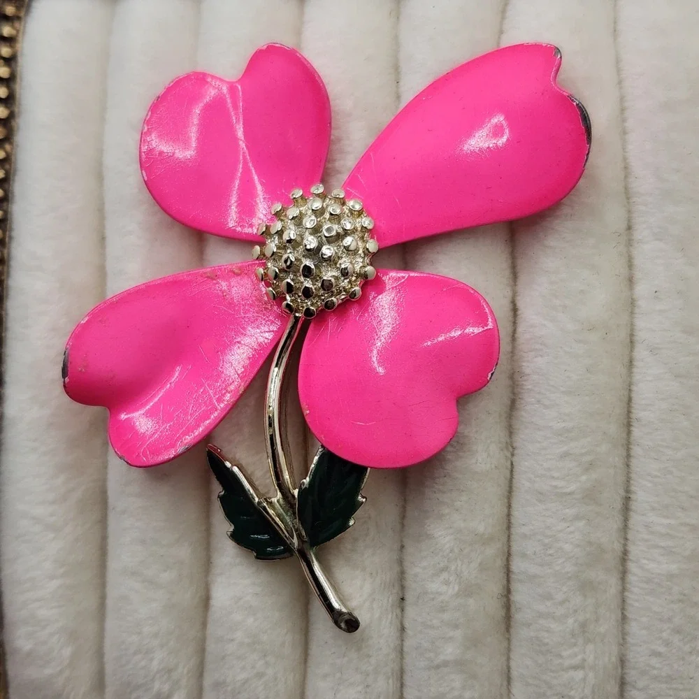 Vintage Hot Pink Enamel Flower Brooch 1960s Sarah Coventry Mod Pop Art Pin